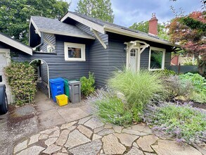 2425 NE 60th Ave in Portland, OR - Building Photo - Building Photo