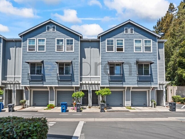 722 Kingsford Way in Hayward, CA - Foto de edificio - Building Photo