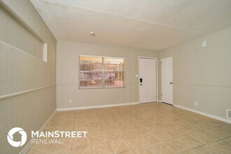 5621 Perrine Dr in Orlando, FL - Foto de edificio - Building Photo