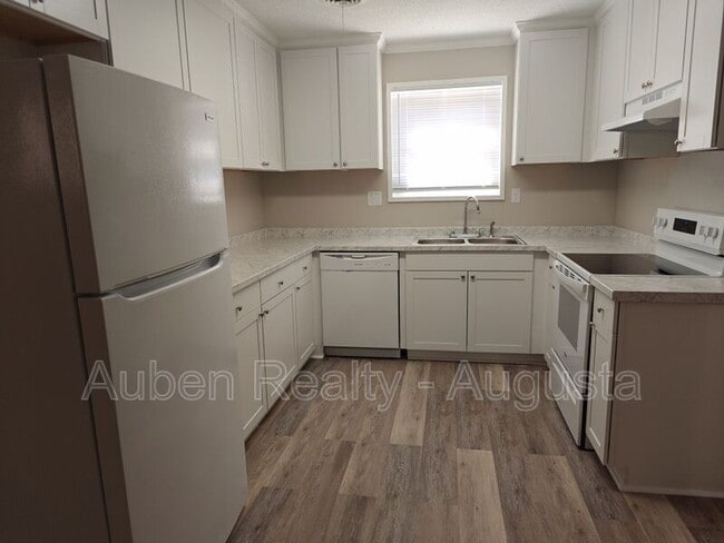 property at 404 Kingstree Rd