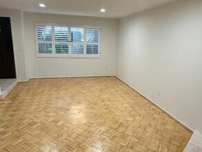 13112 Moorpark St in Los Angeles, CA - Building Photo - Building Photo