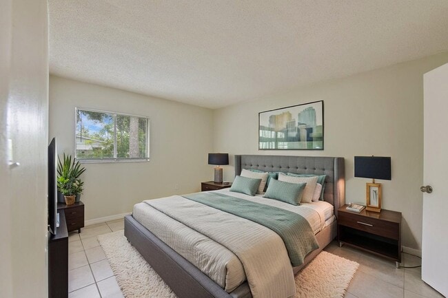 The Lakeside at 2315 in Ft. Myers, FL - Building Photo - Building Photo