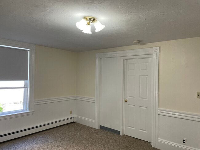 203 Ash St, Unit 1 in Waltham, MA - Building Photo - Building Photo