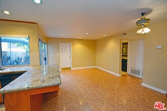 10051 Valley Circle Blvd in Los Angeles, CA - Building Photo - Building Photo