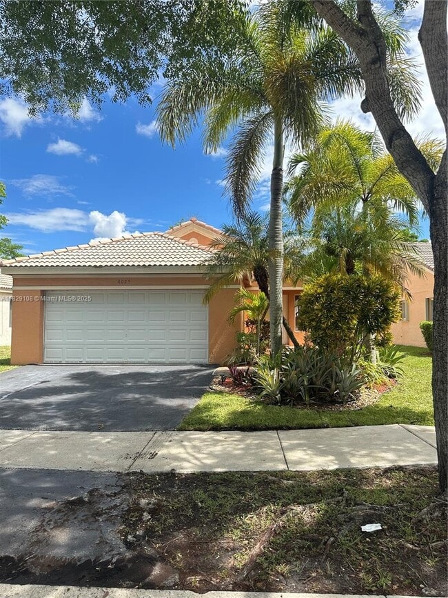 4025 Pine Ridge Ln in Weston, FL - Building Photo - Building Photo
