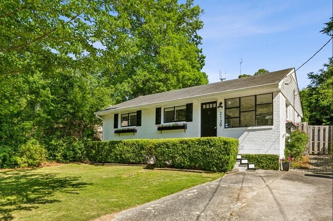 2129 Arlington Ave NE in Atlanta, GA - Foto de edificio - Building Photo