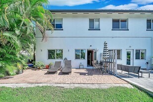 2724 Treasure Cove Cir in Fort Lauderdale, FL - Building Photo