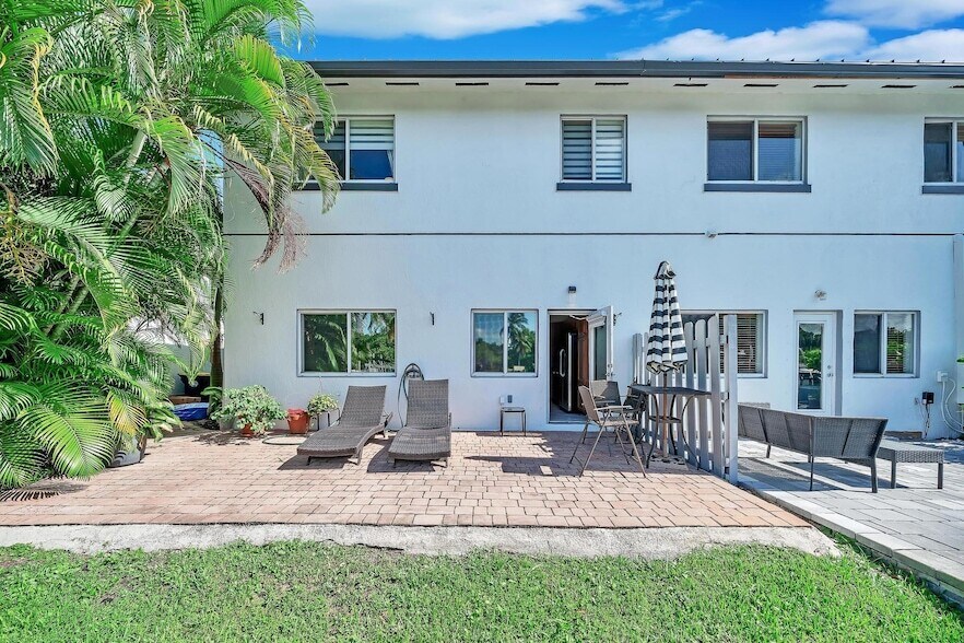 2724 Treasure Cove Cir in Fort Lauderdale, FL - Building Photo