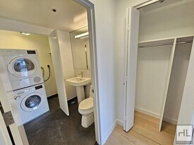 222 E 39th St in New York, NY - Building Photo
