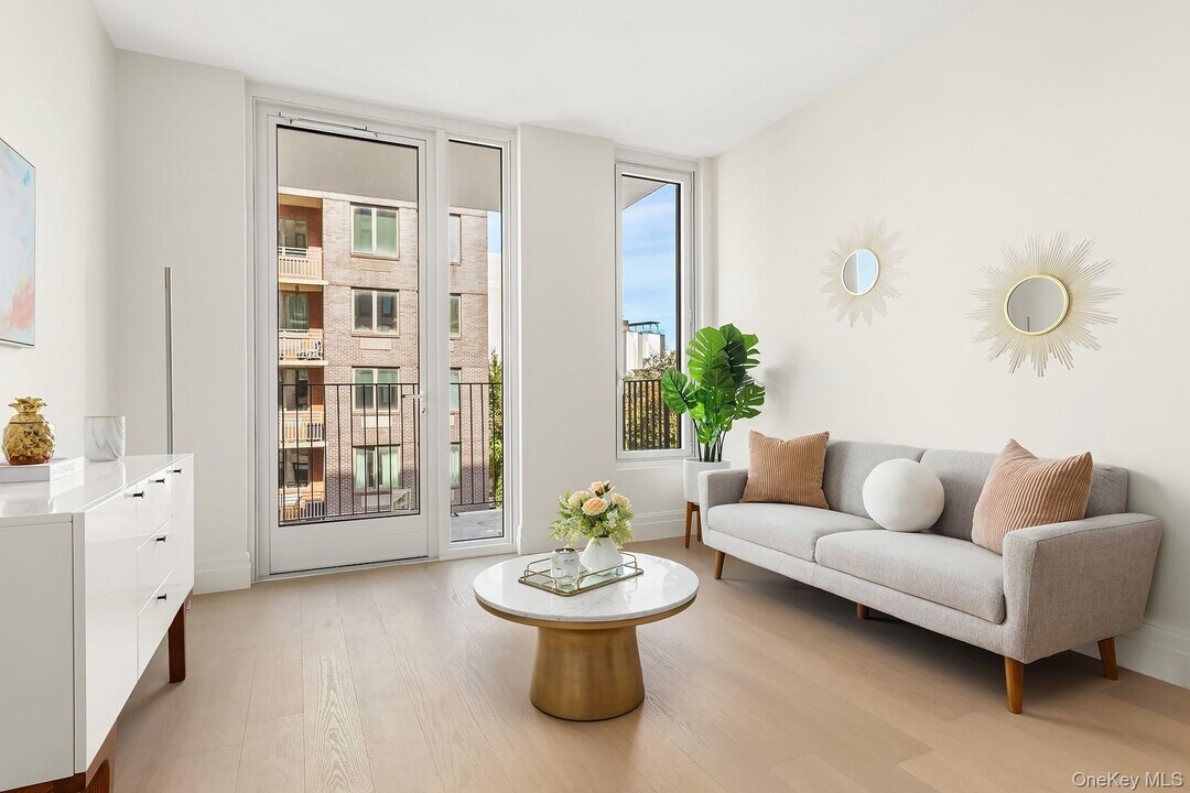 30-55 Vernon Blvd in New York, NY - Building Photo