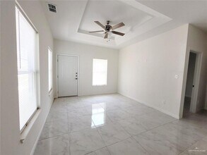 1809 Cari Nicole Ave, Unit 1 in Edinburg, TX - Foto de edificio - Building Photo