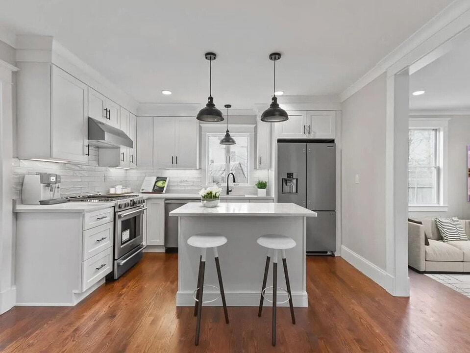 49 Pearl St, Unit 11 in Newton, MA - Building Photo