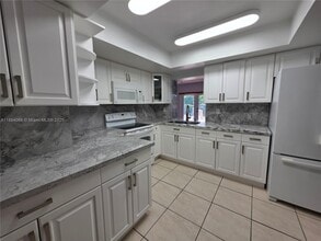 14760 Lewis Rd in Miami Lakes, FL - Building Photo - Building Photo