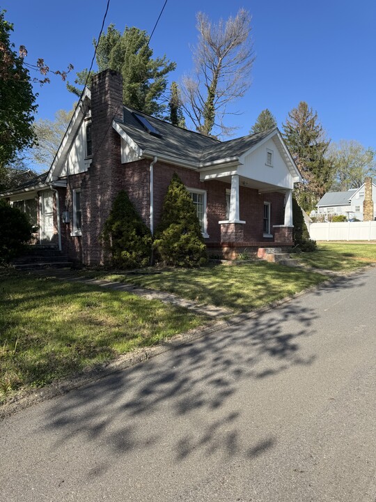 73 Stamey St in Canton, NC - Building Photo