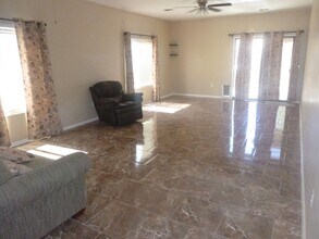 10025 W Concordia Dr in Arizona City, AZ - Building Photo - Building Photo