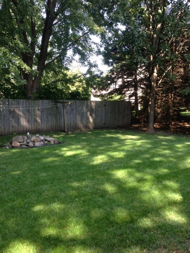 2303 Carlisle Dr in Champaign, IL - Building Photo - Building Photo