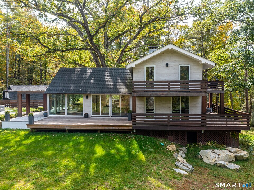 110 Sharon Rd in Salisbury, CT - Building Photo