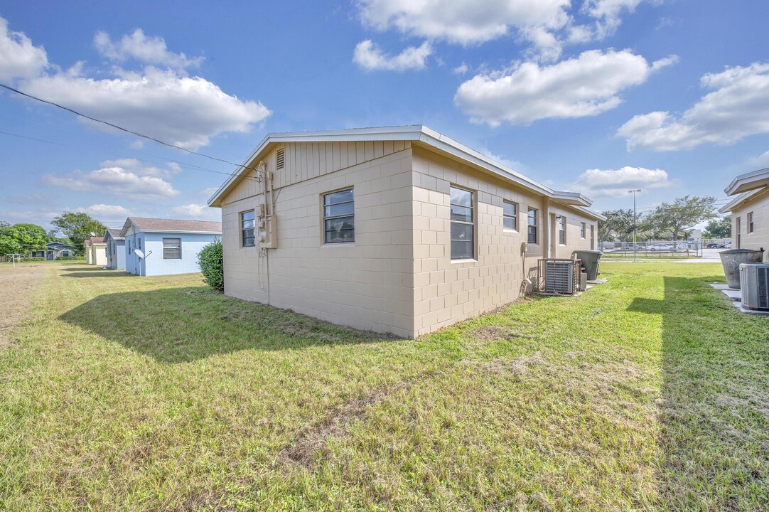 1710 Ave L in Fort Pierce, FL - Building Photo
