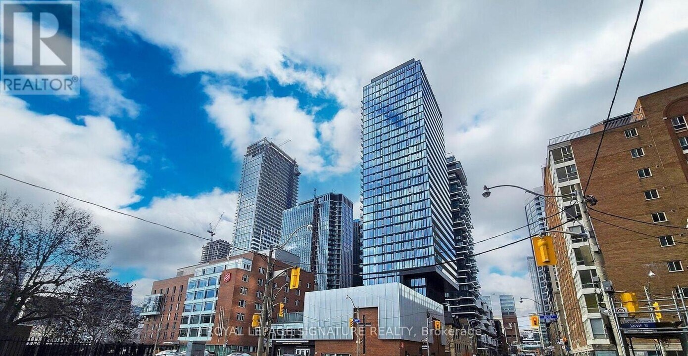 47-447 Mutual St in Toronto, ON - Building Photo