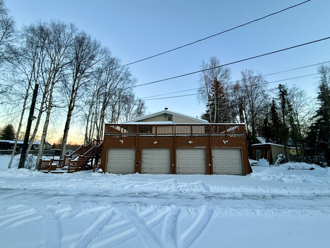 2808 Iris Dr, Unit 1 in Anchorage, AK - Foto de edificio - Building Photo