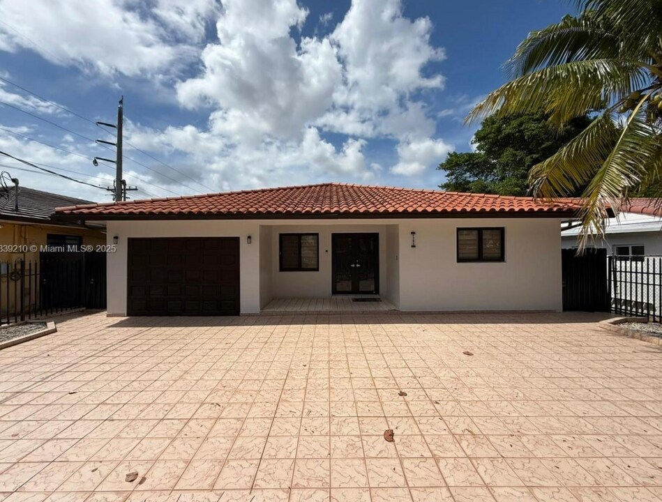 4285 SW 7th St in Coral Gables, FL - Building Photo