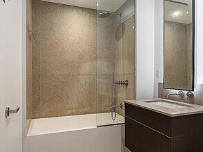 429 Kent Ave in Brooklyn, NY - Building Photo - Building Photo