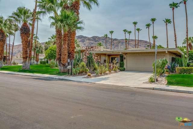 1597 E Sierra Way in Palm Springs, CA - Building Photo