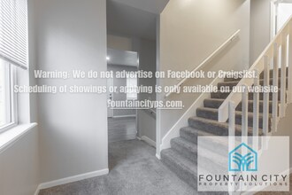 8313 Kaill Rd in Pleasant Valley, MO - Foto de edificio - Building Photo