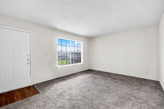 Deer Park Gardens in Deer Park, TX - Foto de edificio - Interior Photo