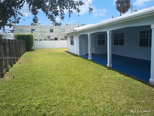 258 Neptune Ave, Unit S in Lauderdale-by-the-Sea, FL - Foto de edificio - Building Photo