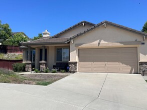 896 Arvita Ct in Oceanside, CA - Foto de edificio - Building Photo