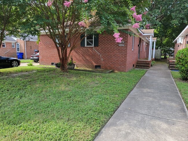 1329 E Balview Ave