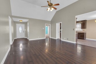 1112 Chinook Cir in Clarksville, TN - Building Photo - Building Photo