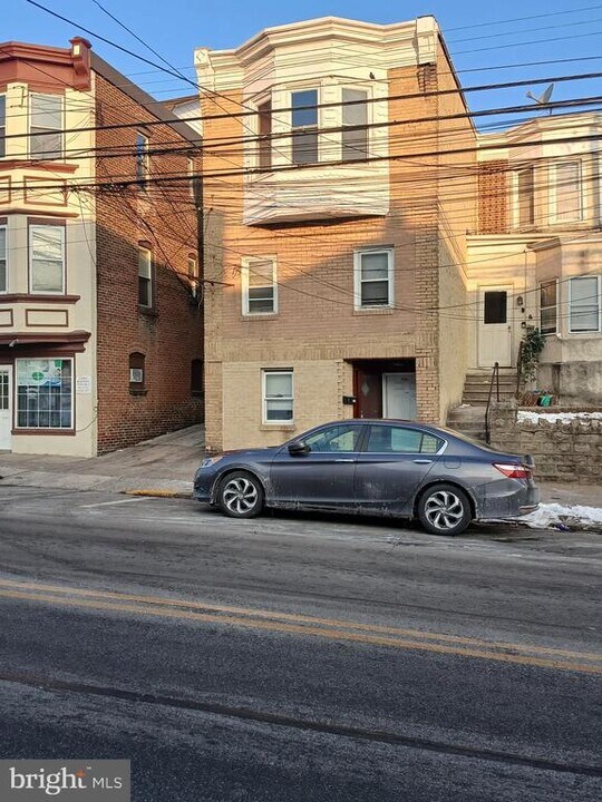 131 S MacDade Blvd in Darby, PA - Foto de edificio