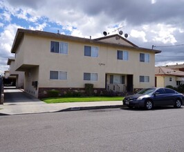 11932 Manor Dr in Hawthorne, CA - Building Photo - Primary Photo