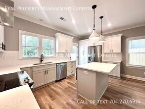 2003 Ashley Rd in Charlotte, NC - Building Photo - Building Photo