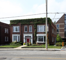 1058 Avenue Rd in Toronto, ON - Building Photo