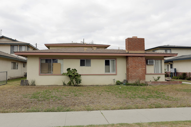 10531-10537 Sylvan St in Stanton, CA - Building Photo - Building Photo