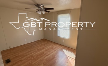 418 E Collins St in Bremond, TX - Building Photo - Building Photo