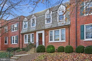 1744 N Rhodes St, Unit 310 in Arlington, VA - Building Photo