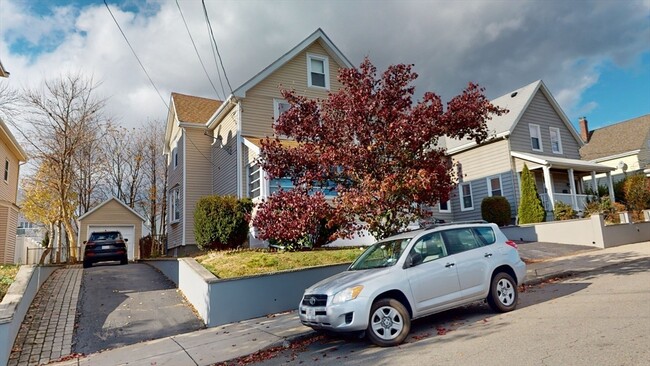 28 Florence St in Everett, MA - Foto de edificio - Building Photo