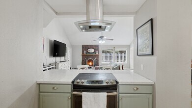 19 Pebblebrook Ln in Wimberley, TX - Foto de edificio - Building Photo