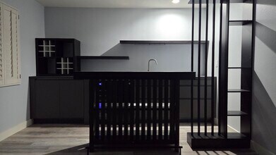 21620 Burbank Blvd, Unit 23 in Woodland Hills, CA - Building Photo - Building Photo