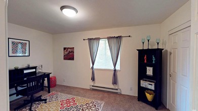 Jenna Village Apartments in Springfield, OR - Foto de edificio - Building Photo