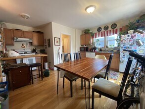 126 Pine St, Unit 2 in Cambridge, MA - Building Photo - Building Photo