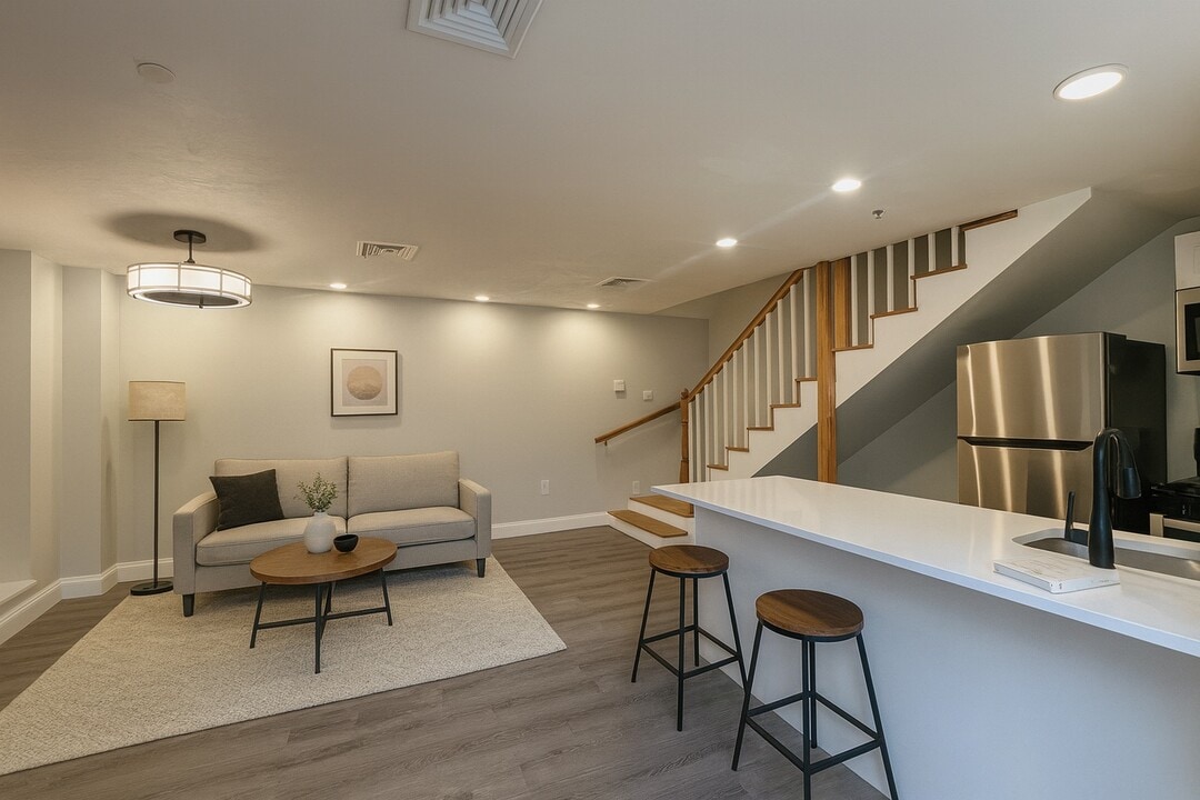 28 Otis St, Unit R in Somerville, MA - Building Photo