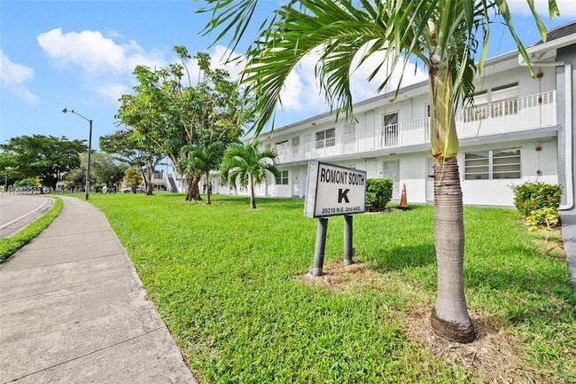 20310 NE 2nd Ave, Unit 24 in Miami Gardens, FL - Building Photo - Building Photo