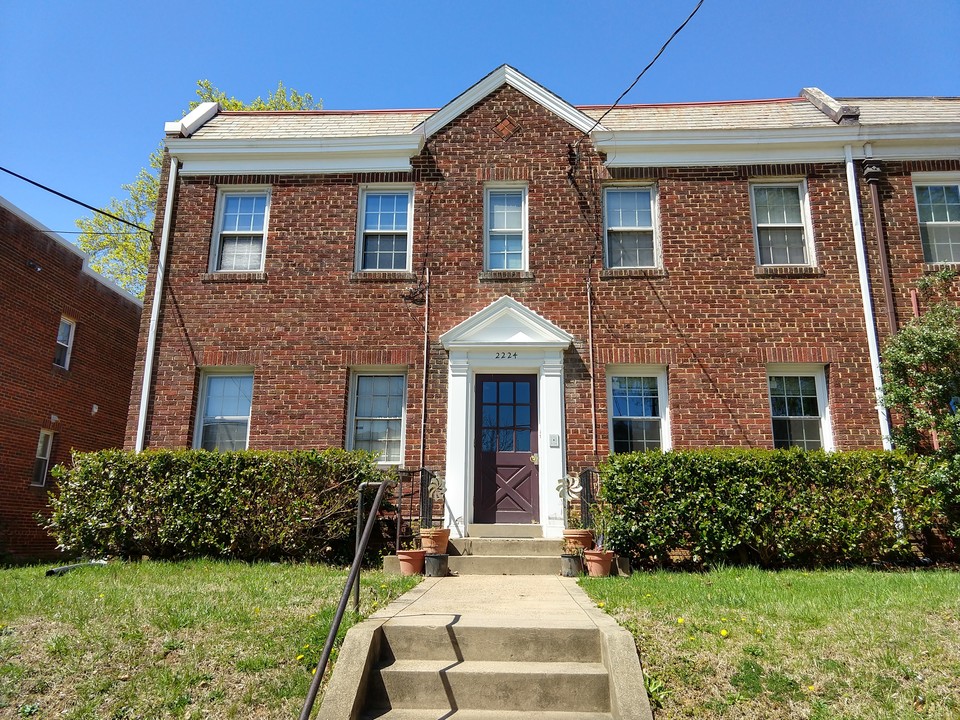 2224 40th Street in Washington, DC - Foto de edificio