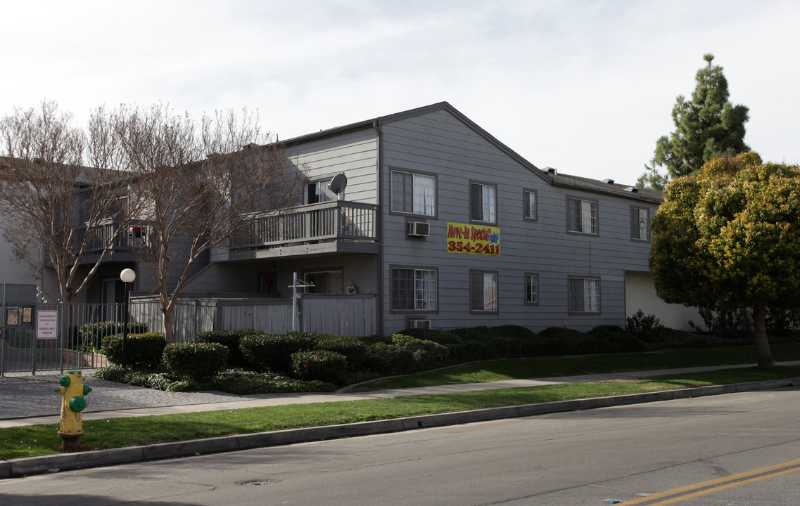 Westport Bay Apartments in Riverside, CA - Building Photo