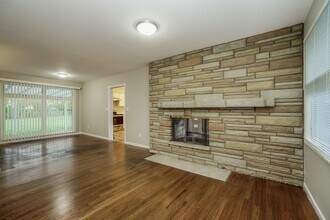 414 E Clearview Ave in Worthington, OH - Building Photo - Building Photo